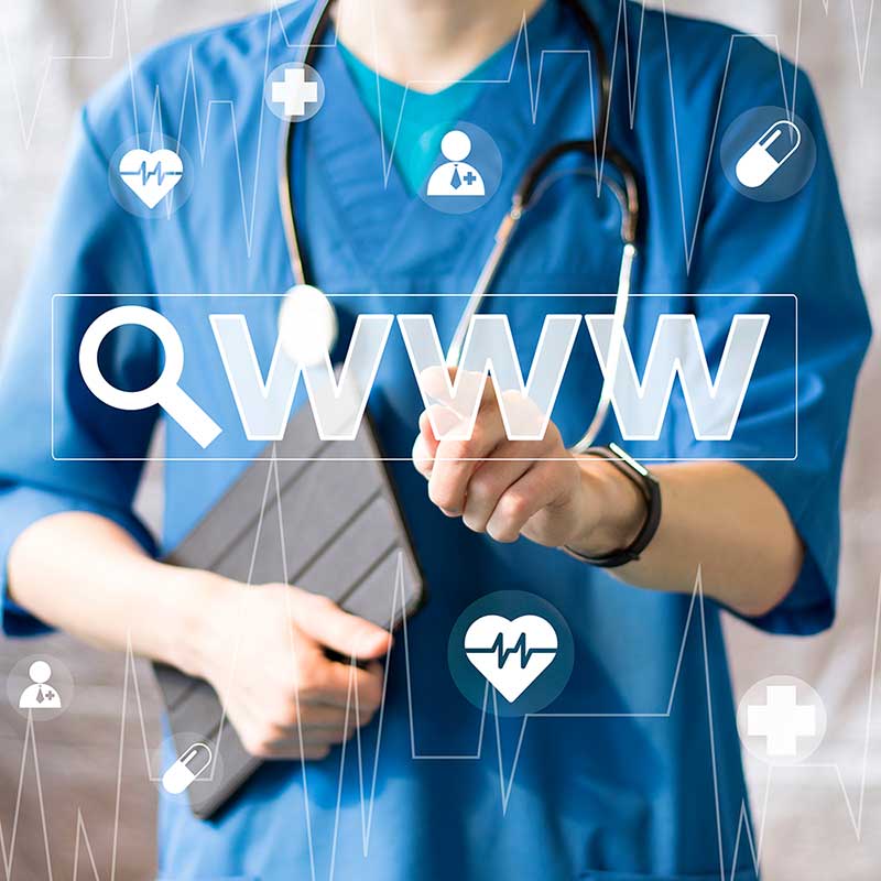 Laptop mit Arztbild und WWW-Symbol -  Webdesign für den Gesundheitsbereich